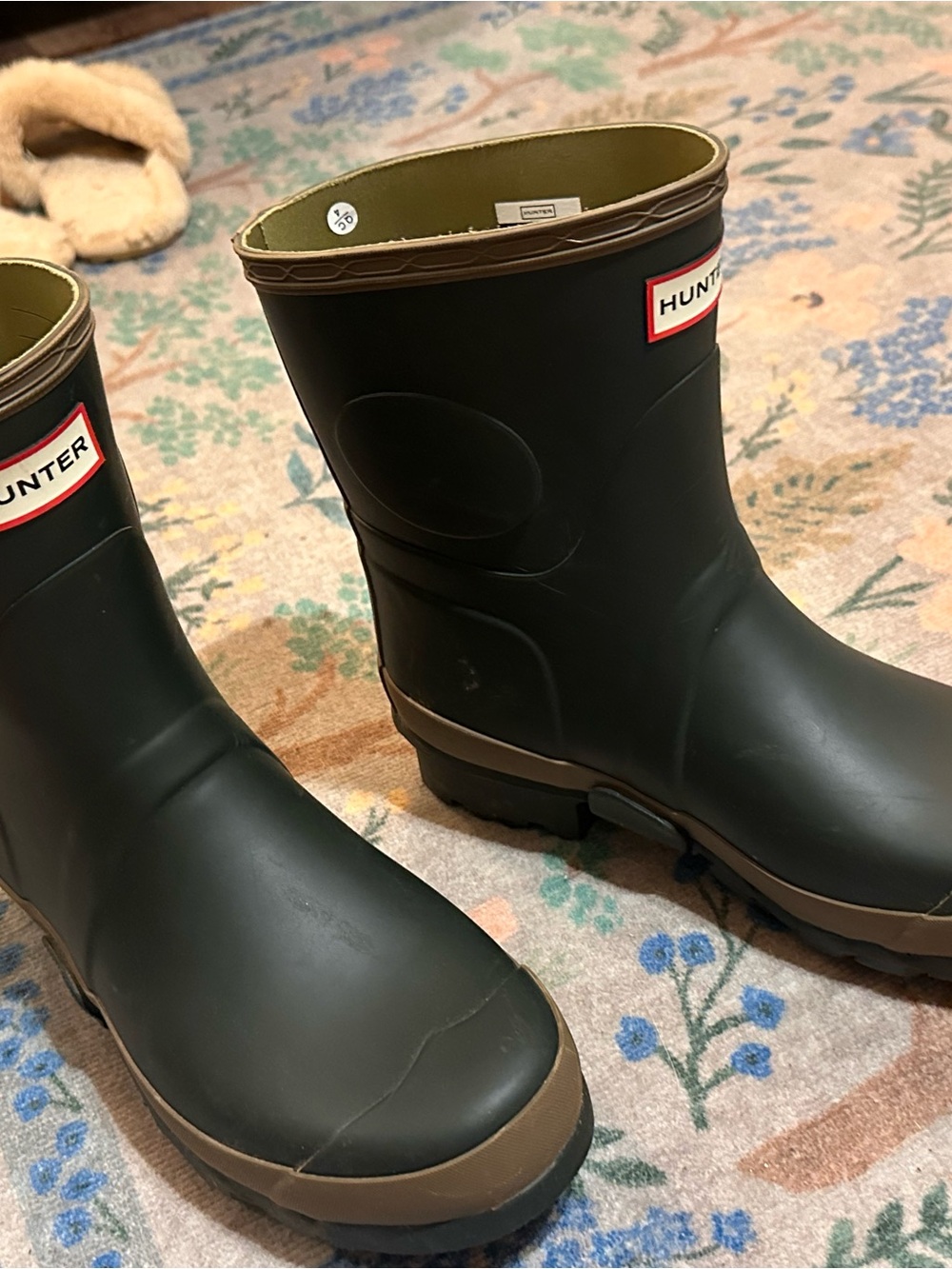 Hunter Short Women's Gardener Boot in Olive with Clay Trim - Picture 12 of 12